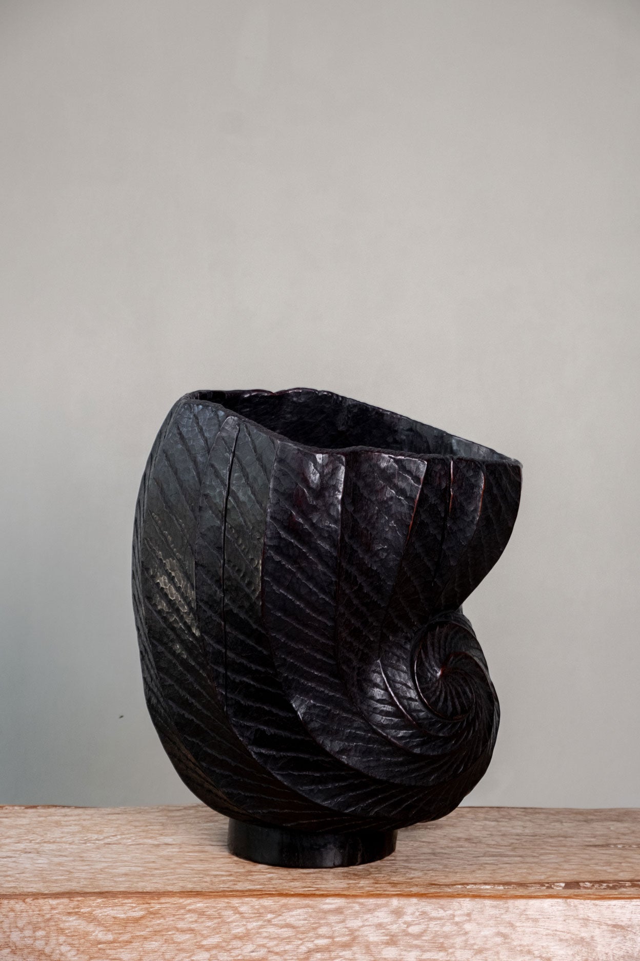 Keong Vase
