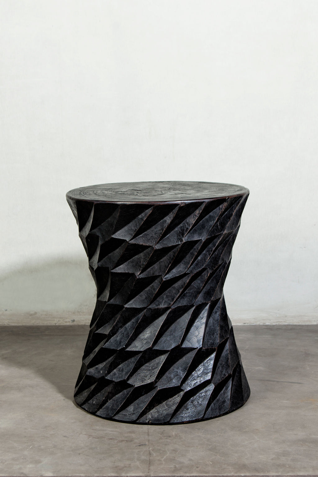 Wiru Stool