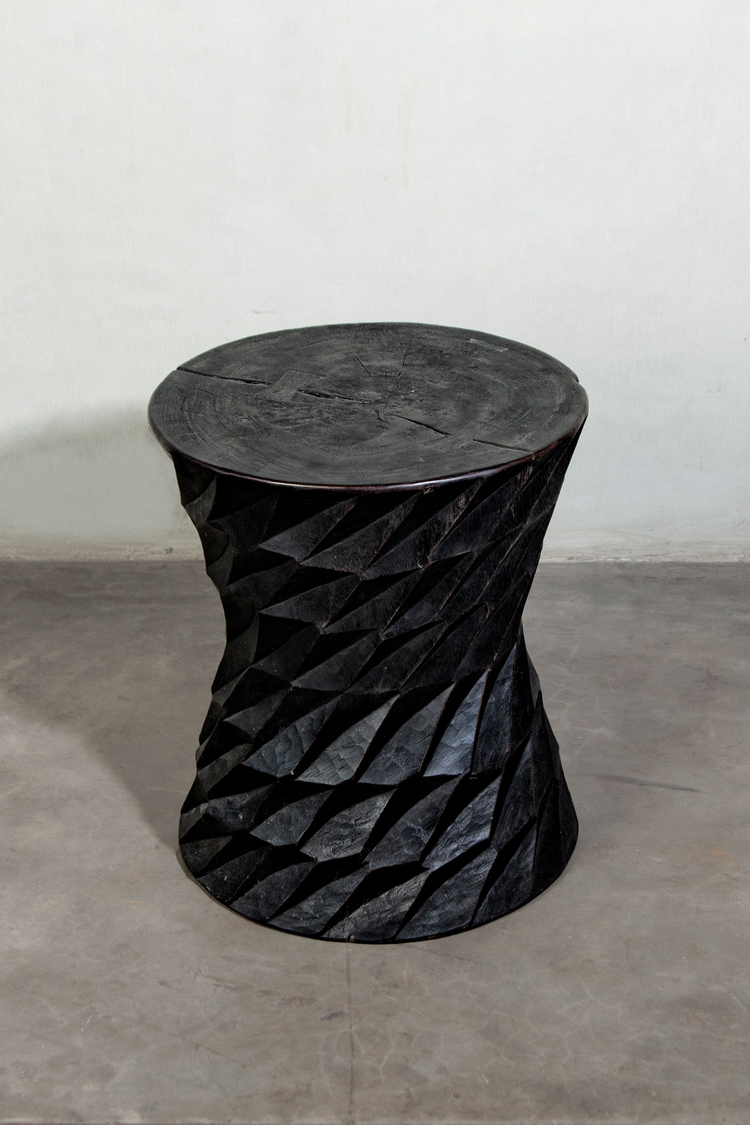 Wiru Stool